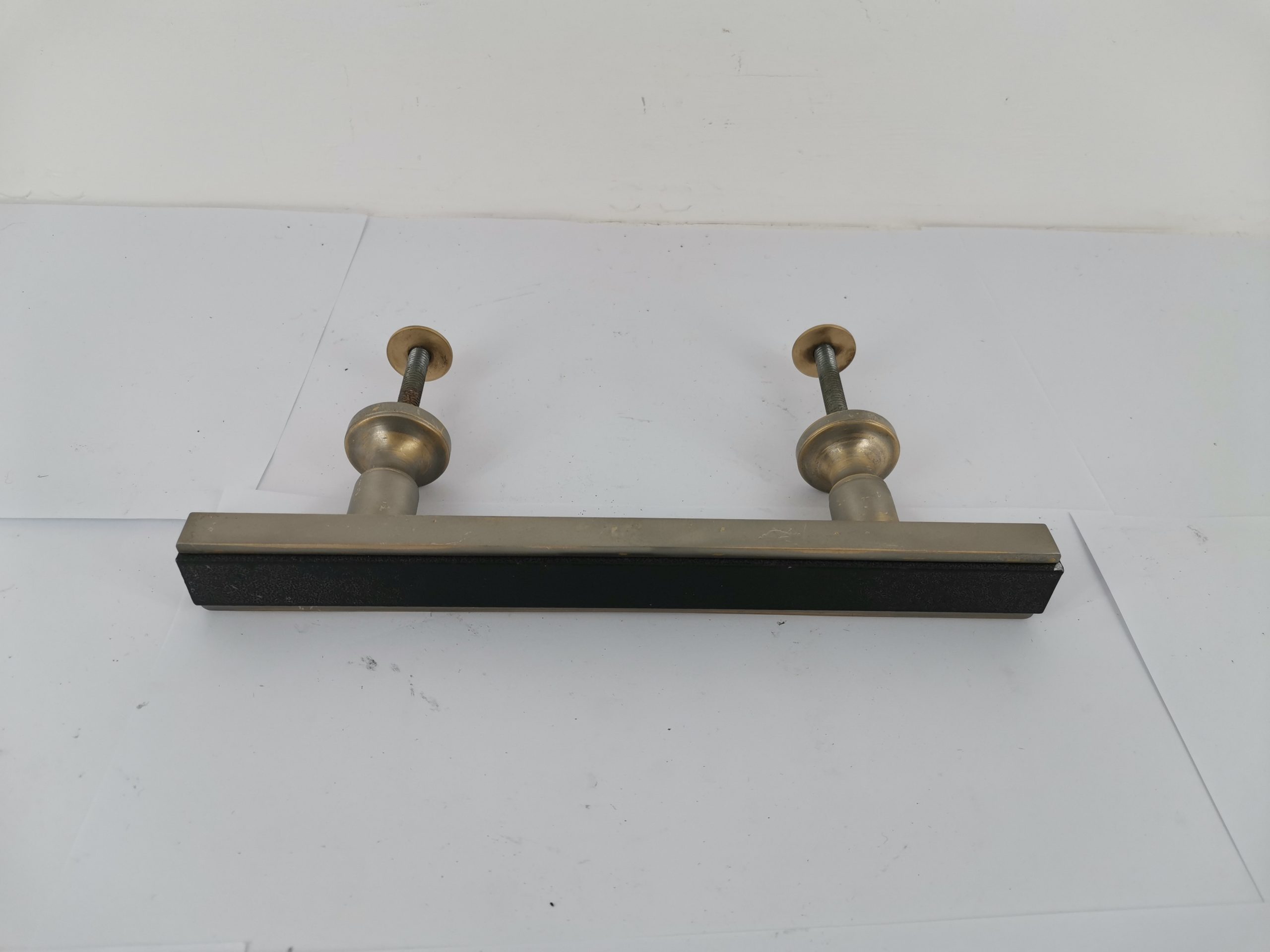 Χέρι μπρούτζινο εξώπορτας