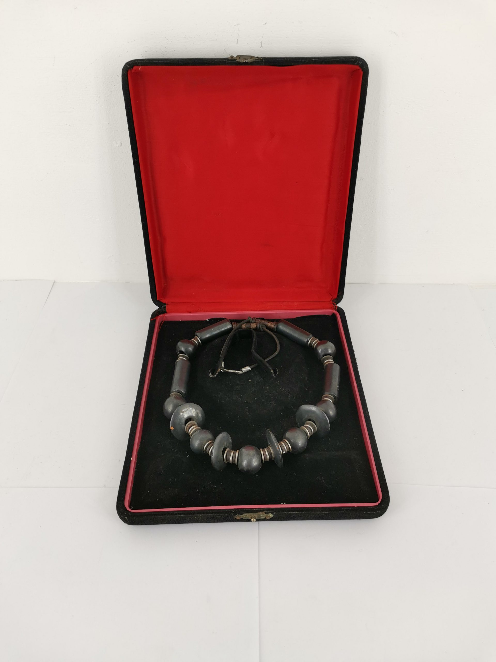 Κολιέ με κασετίνα ξύλινο